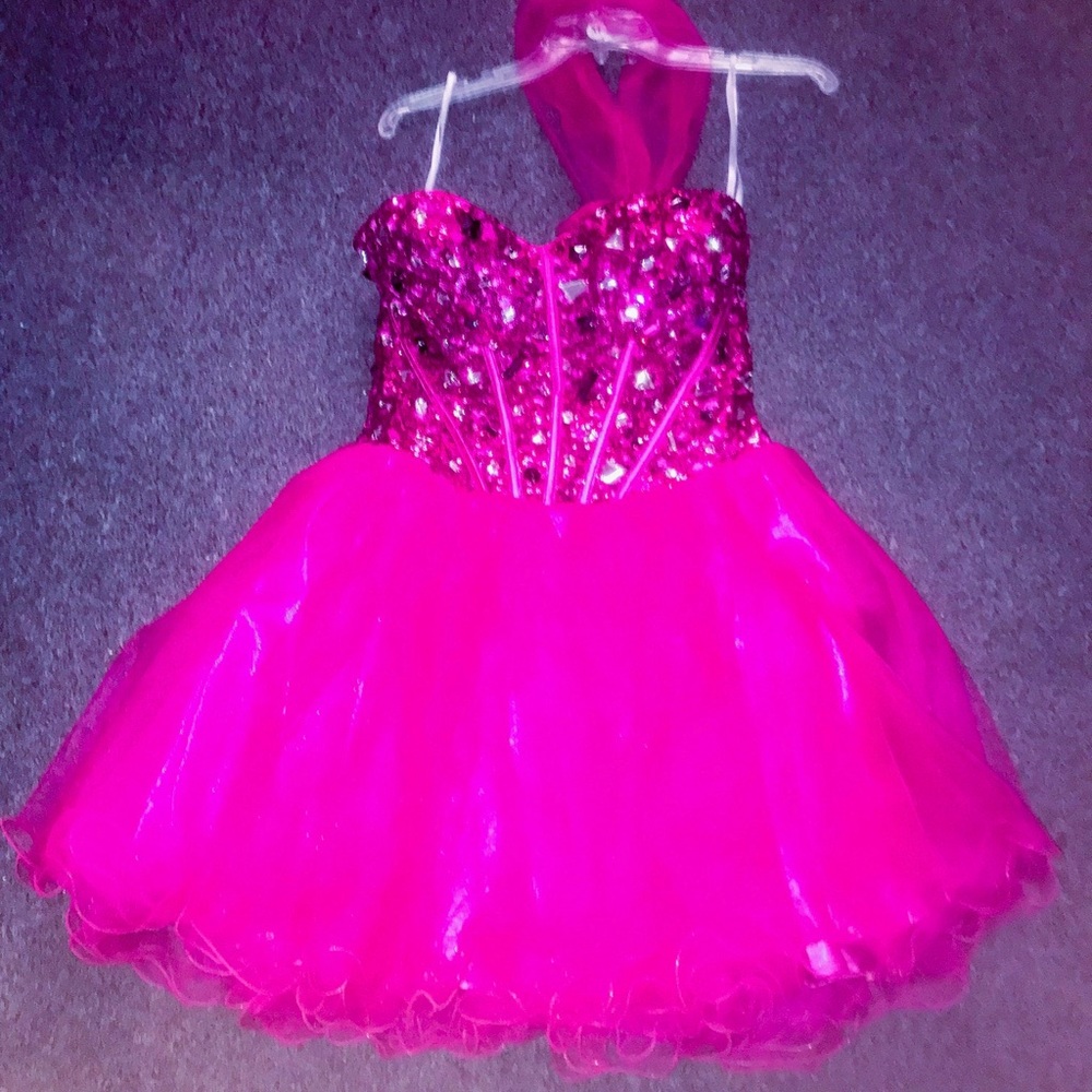 Fuchsia Jeweled and sequins short dress.